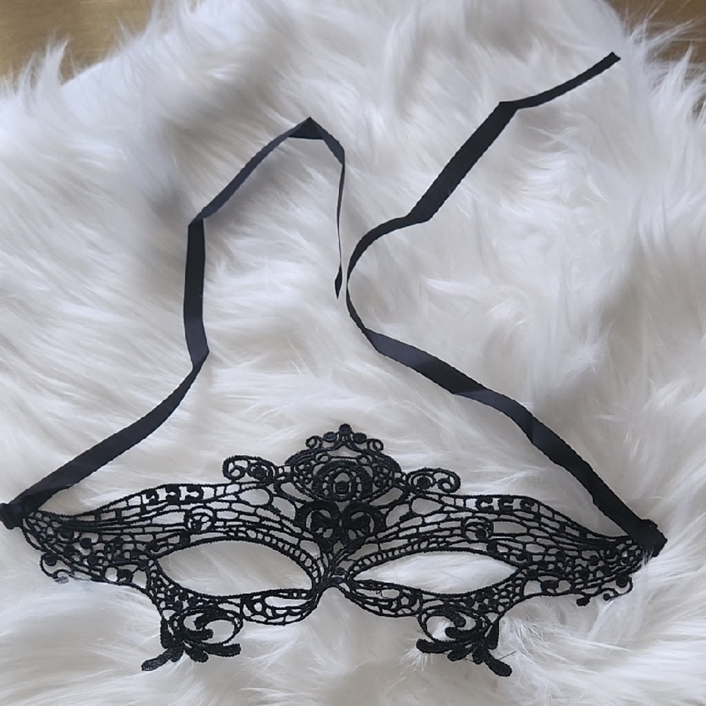 Elegant Black Lace Eye Mask